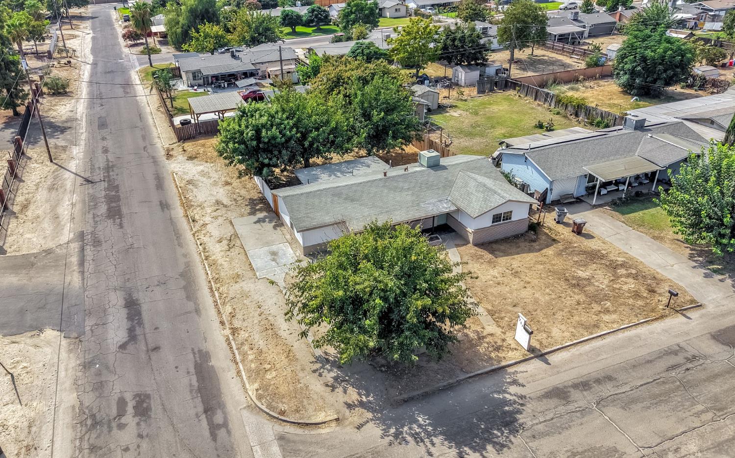 8753 E Ostler St, Selma, CA 93662