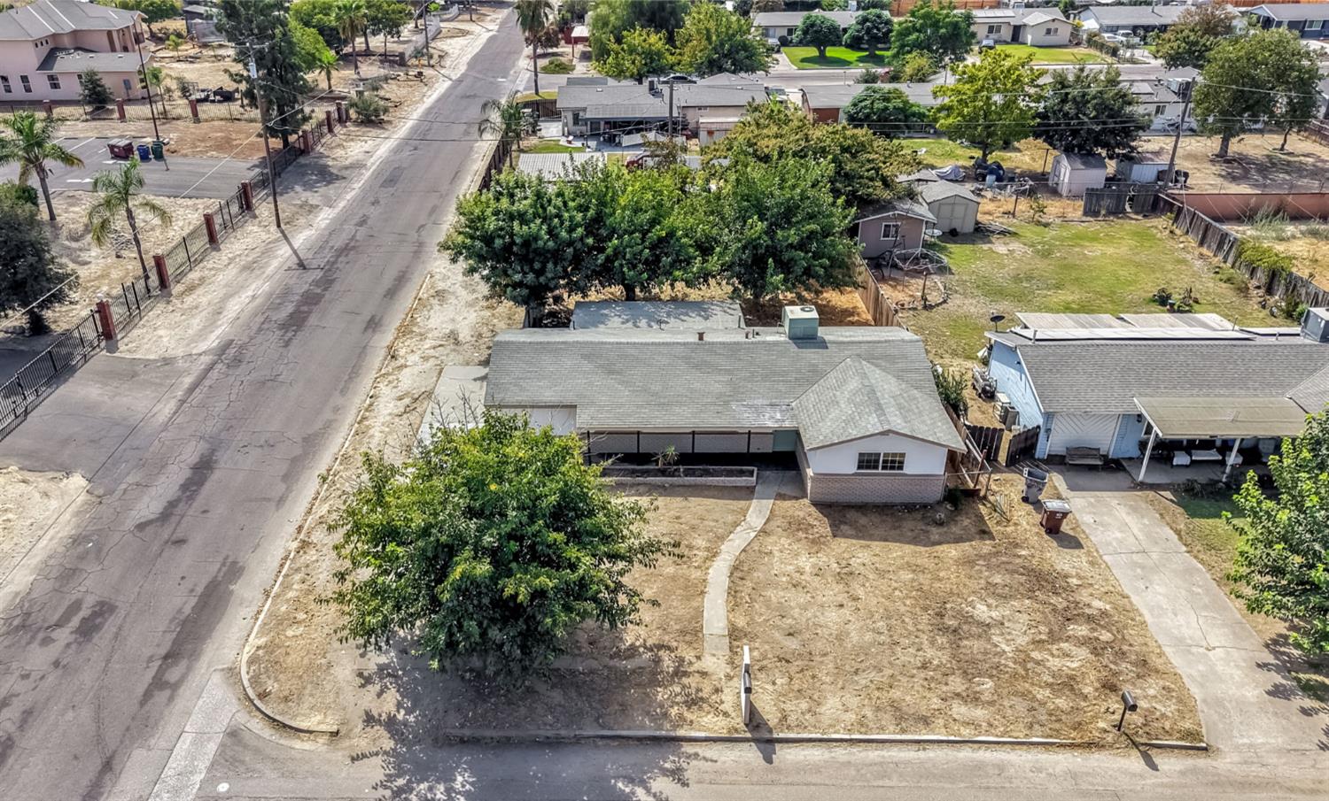 8753 E Ostler St, Selma, CA 93662