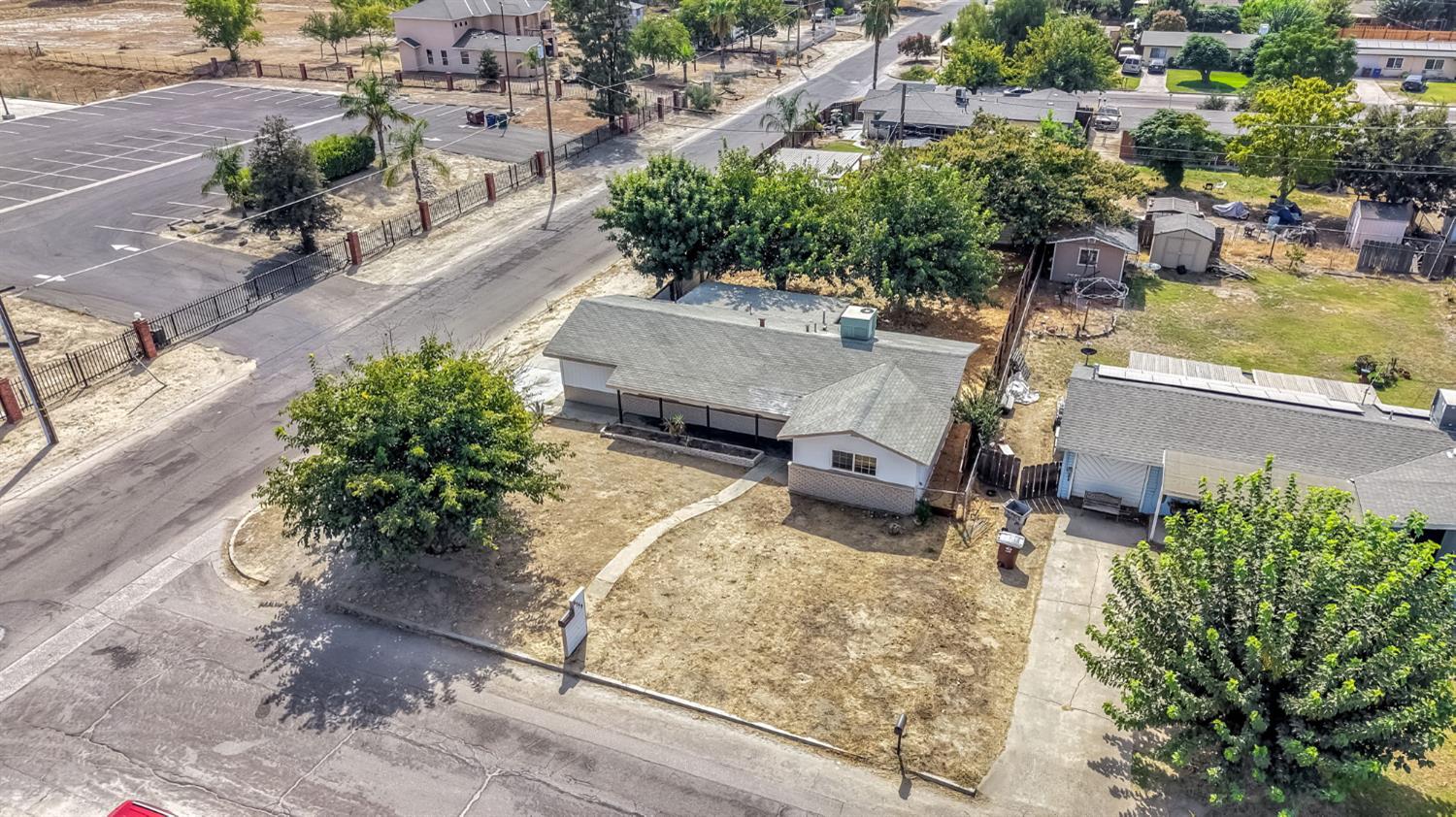 8753 E Ostler St, Selma, CA 93662
