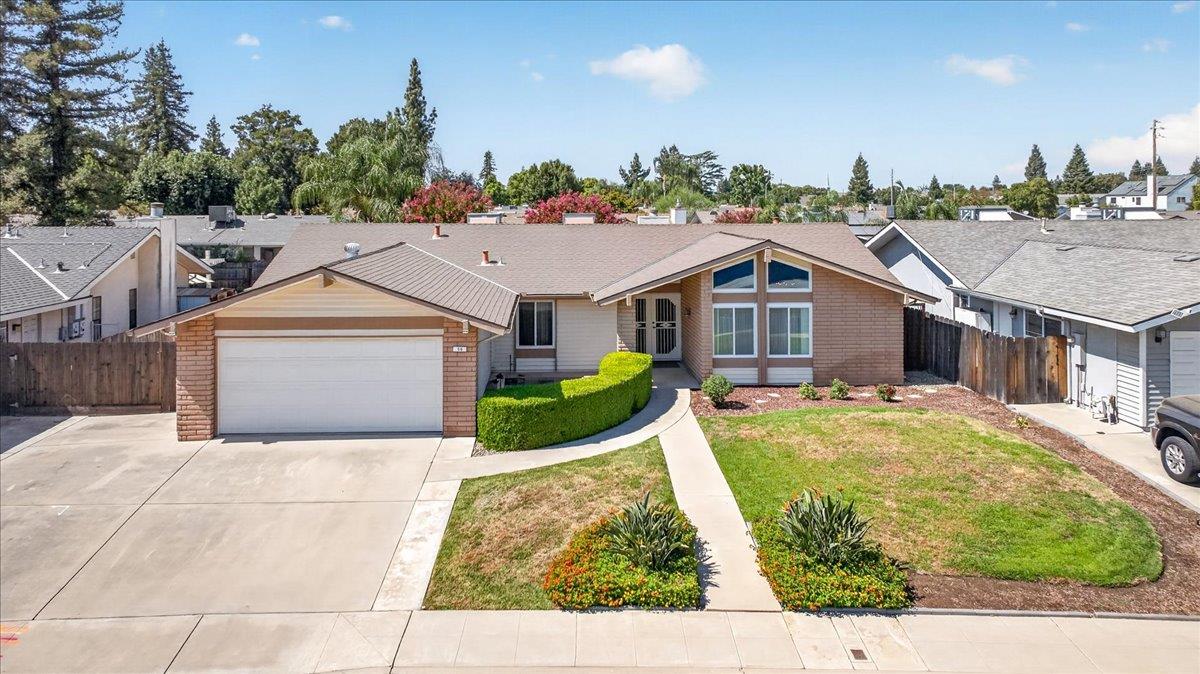 56 Burl Ave, Clovis, CA 93611