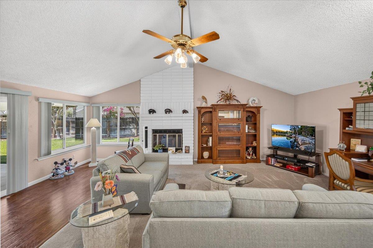 56 Burl Ave, Clovis, CA 93611