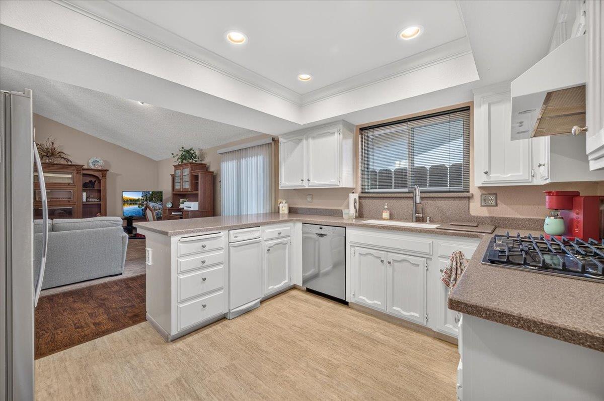 56 Burl Ave, Clovis, CA 93611