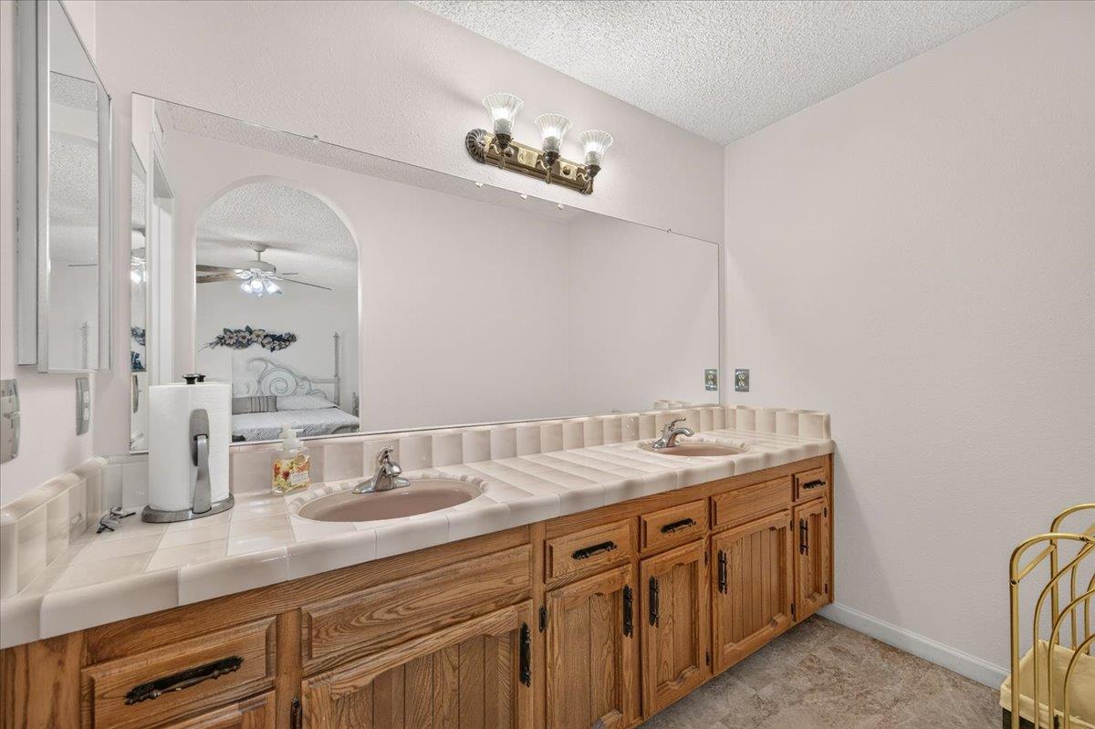 56 Burl Ave, Clovis, CA 93611