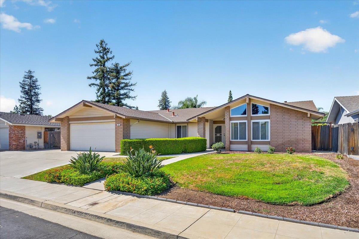56 Burl Ave, Clovis, CA 93611