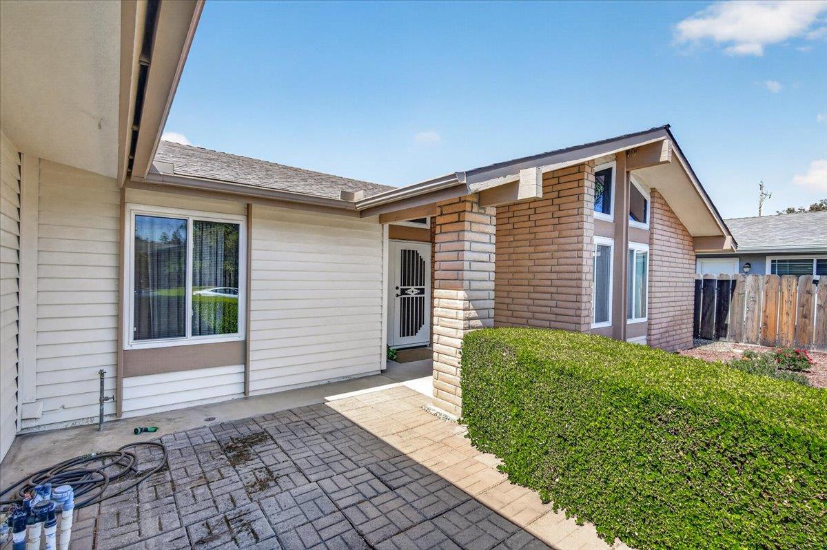 56 Burl Ave, Clovis, CA 93611