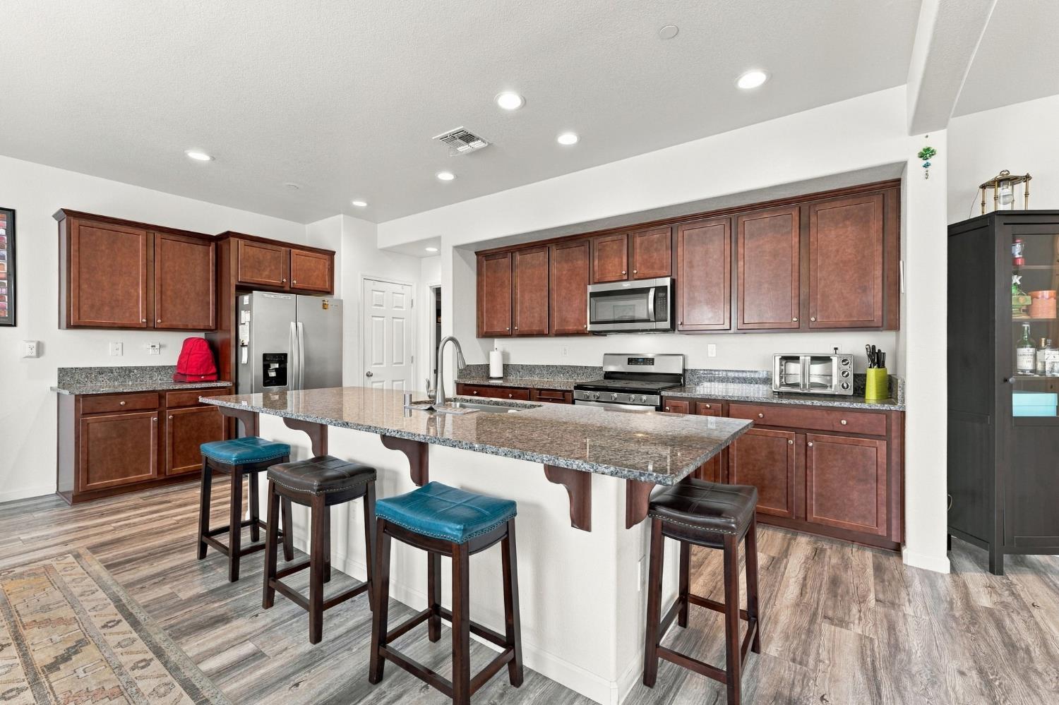 7099 N Shiraz Ave, Fresno, CA 93722