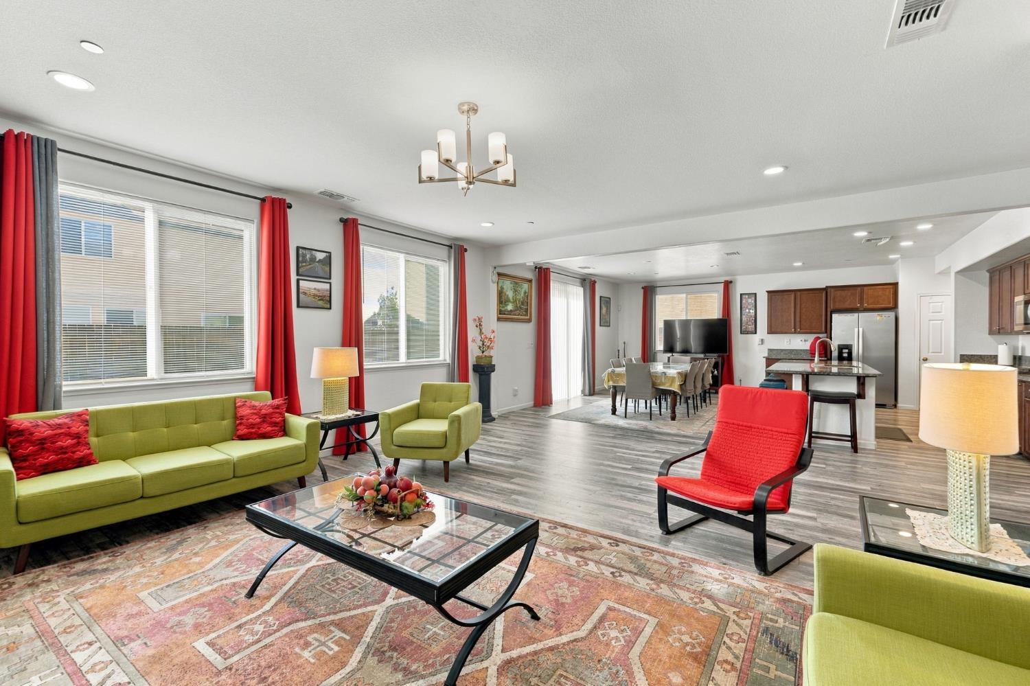 7099 N Shiraz Ave, Fresno, CA 93722