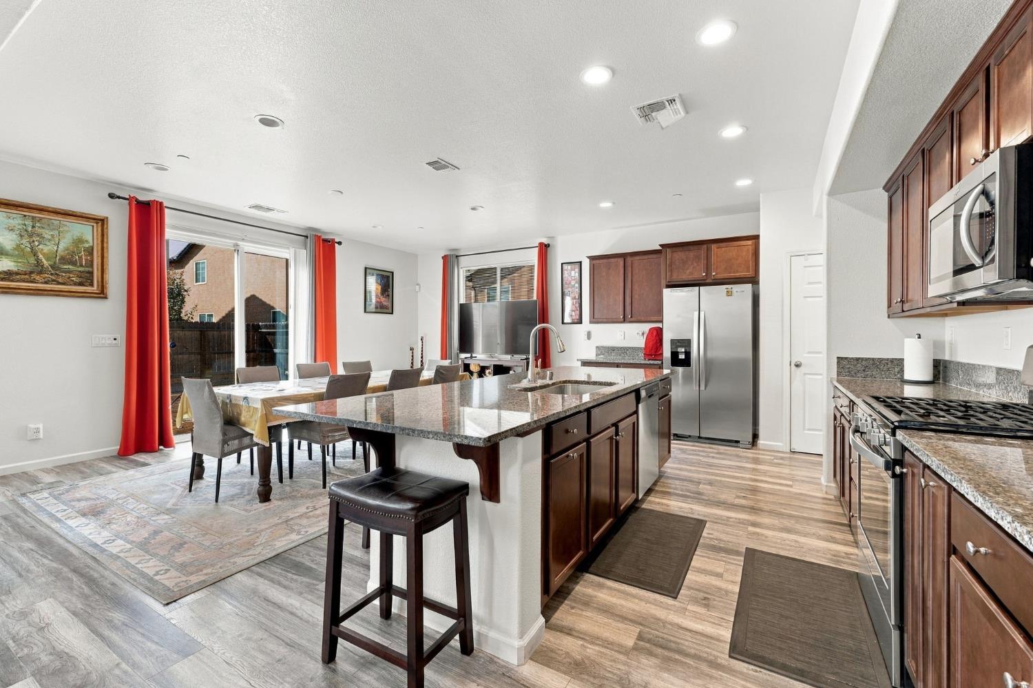 7099 N Shiraz Ave, Fresno, CA 93722