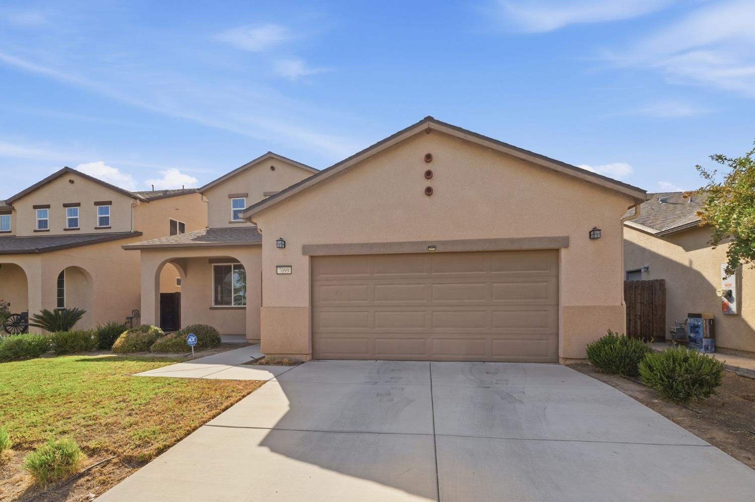 7099 N Shiraz Ave, Fresno, CA 93722