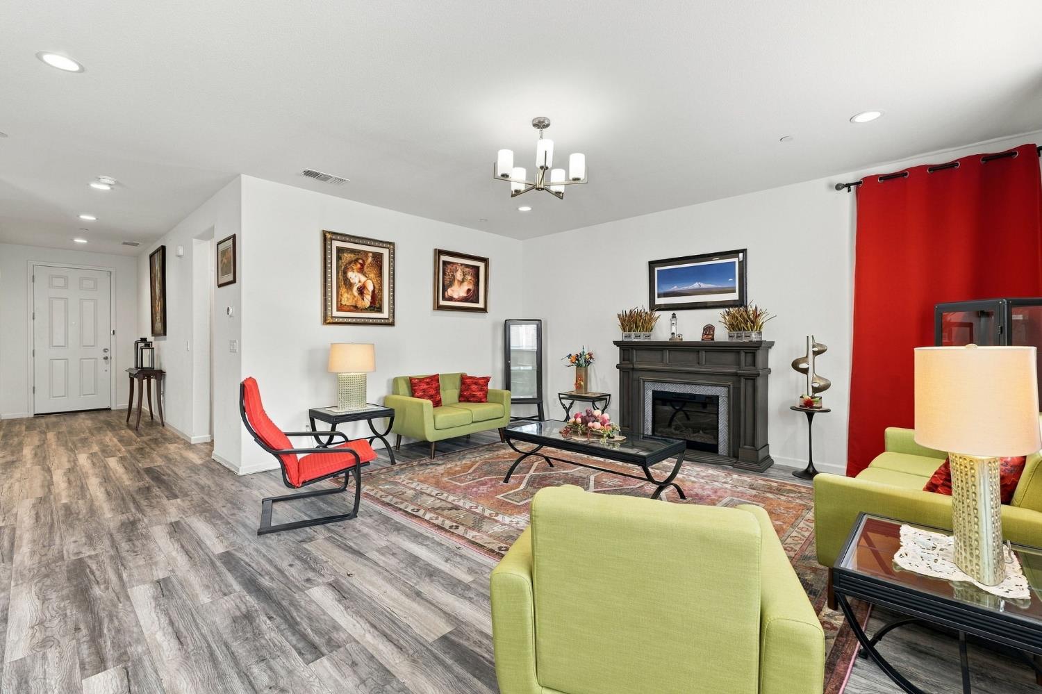 7099 N Shiraz Ave, Fresno, CA 93722
