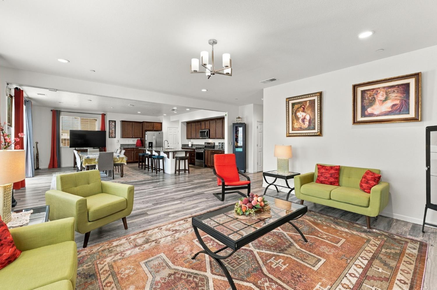 7099 N Shiraz Ave, Fresno, CA 93722