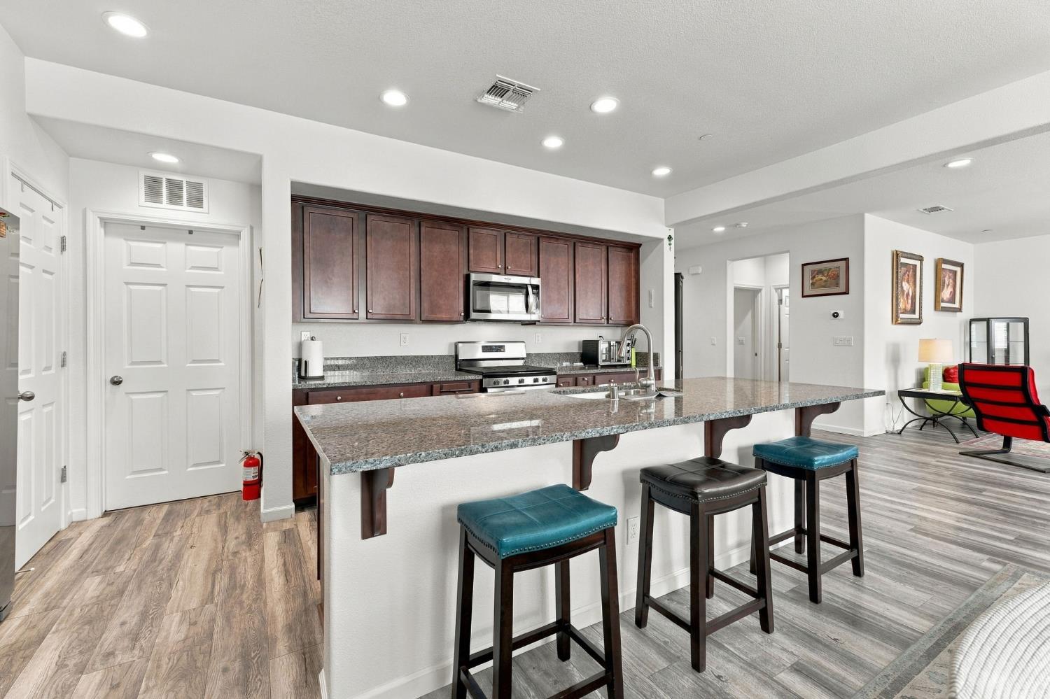 7099 N Shiraz Ave, Fresno, CA 93722