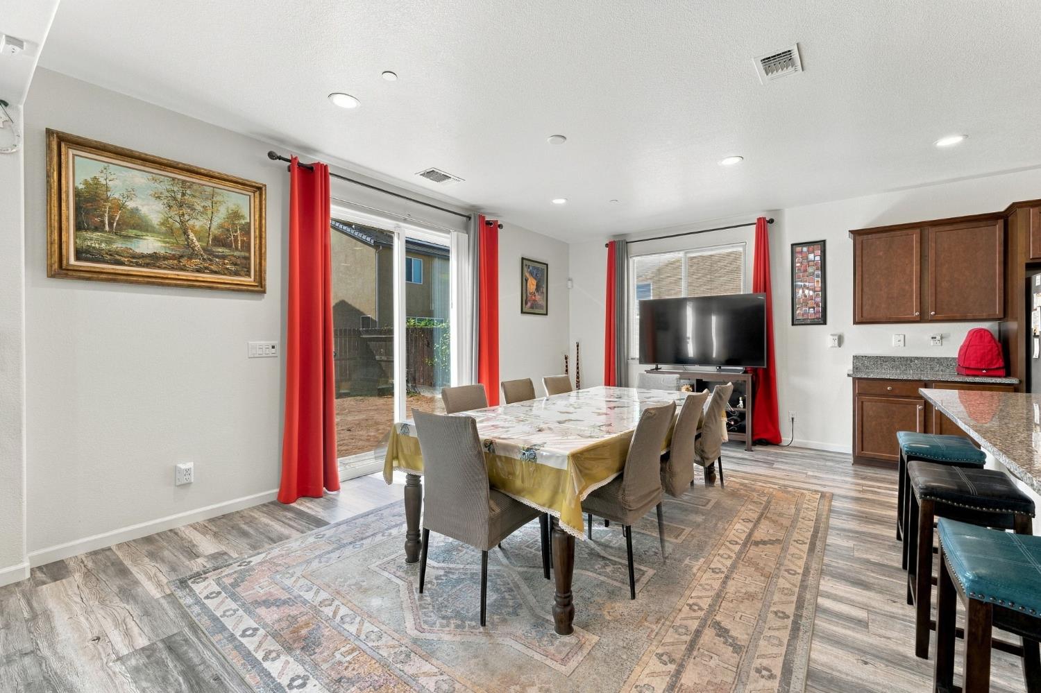 7099 N Shiraz Ave, Fresno, CA 93722