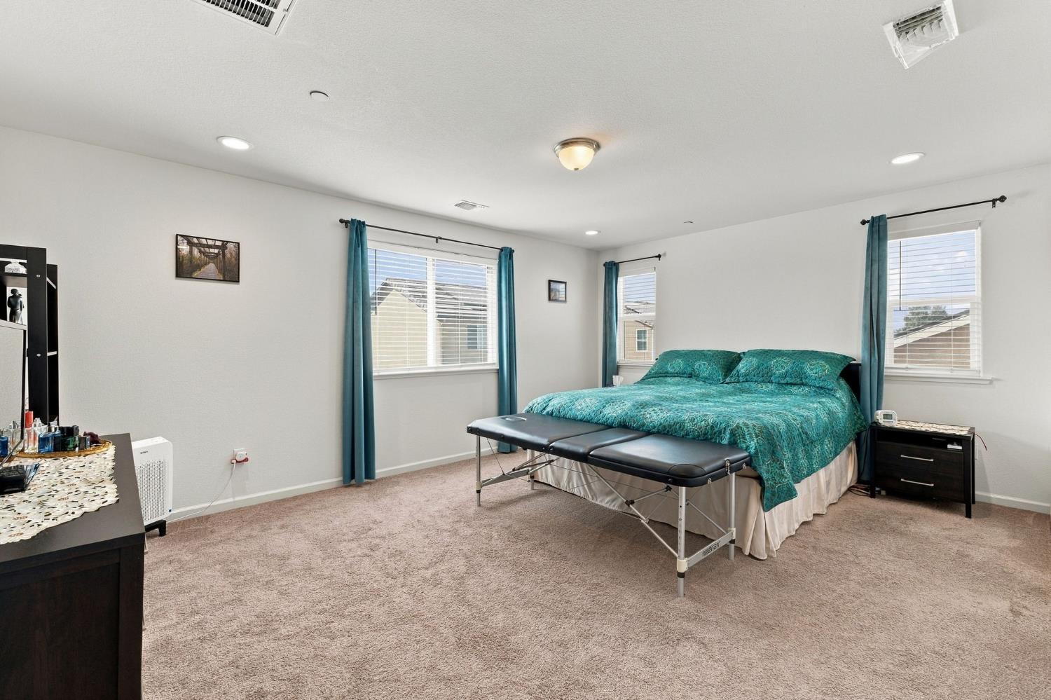 7099 N Shiraz Ave, Fresno, CA 93722
