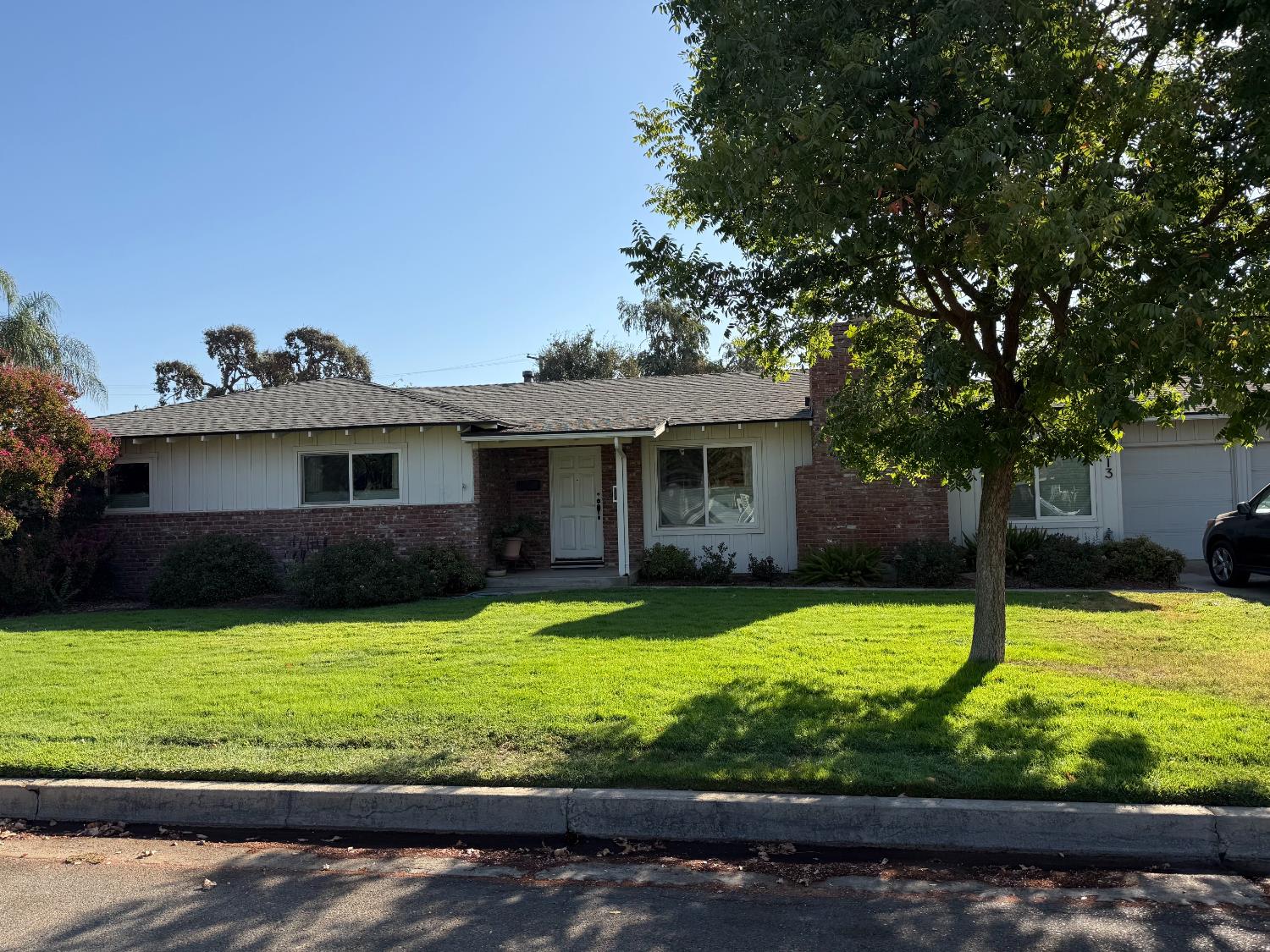 213 Hilton St, Madera, CA 93637