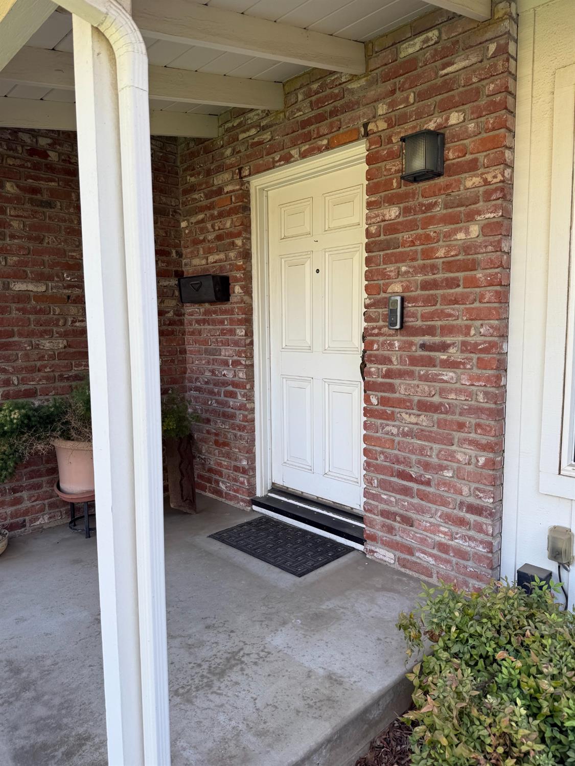 213 Hilton St, Madera, CA 93637
