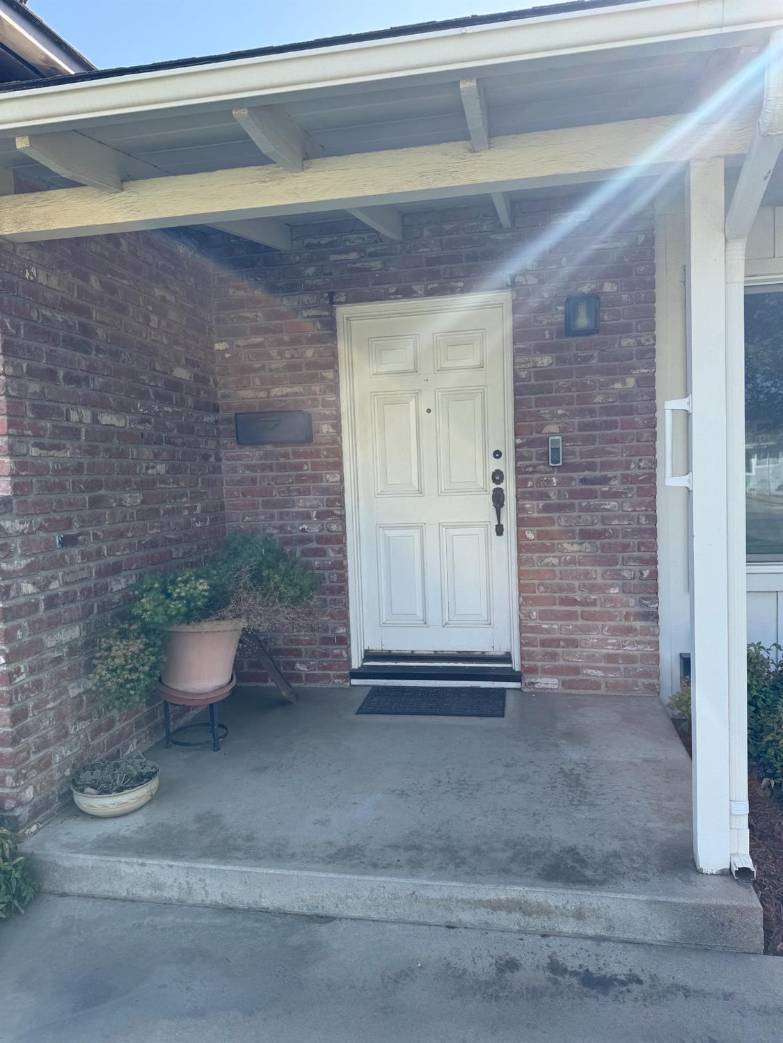 213 Hilton St, Madera, CA 93637