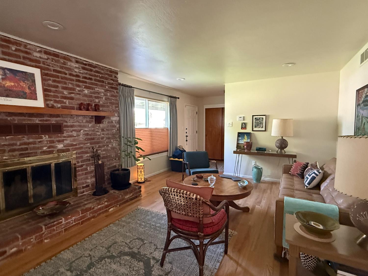 213 Hilton St, Madera, CA 93637