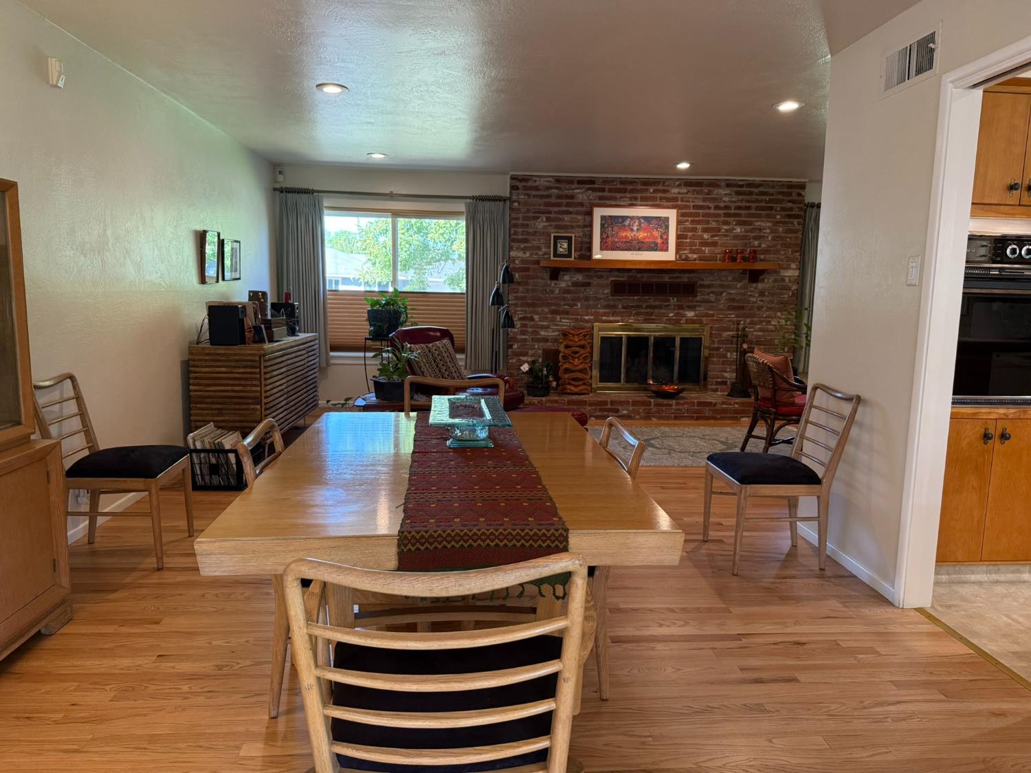 213 Hilton St, Madera, CA 93637
