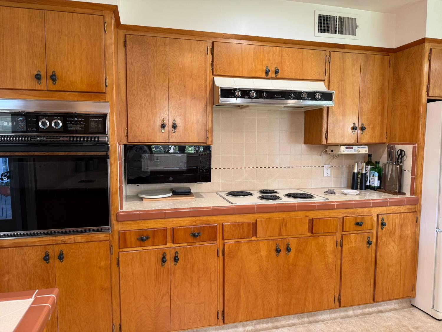 213 Hilton St, Madera, CA 93637