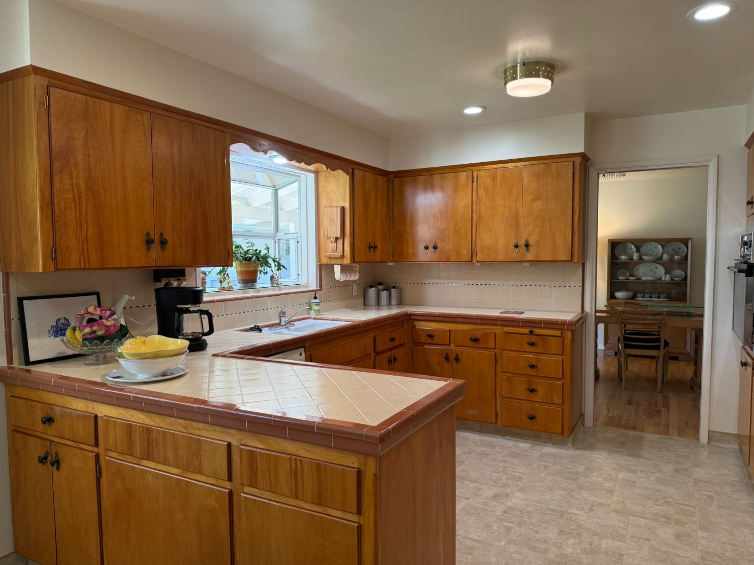 213 Hilton St, Madera, CA 93637