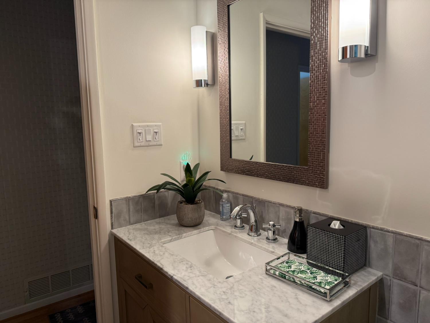 213 Hilton St, Madera, CA 93637