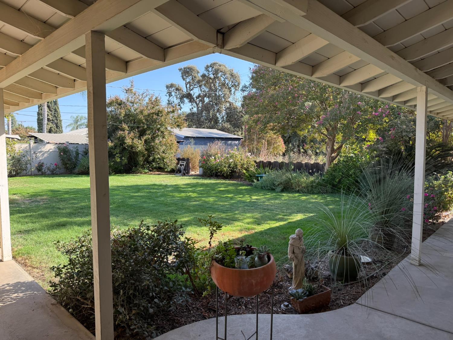 213 Hilton St, Madera, CA 93637