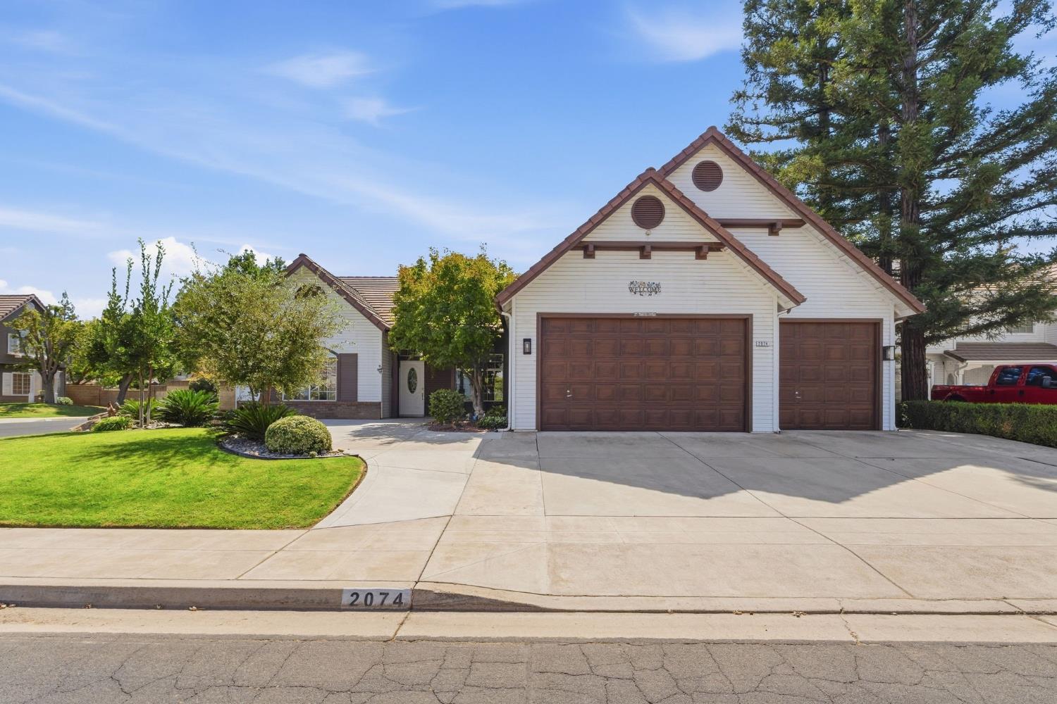 2074 Calimyrna Ave, Clovis, CA 93611