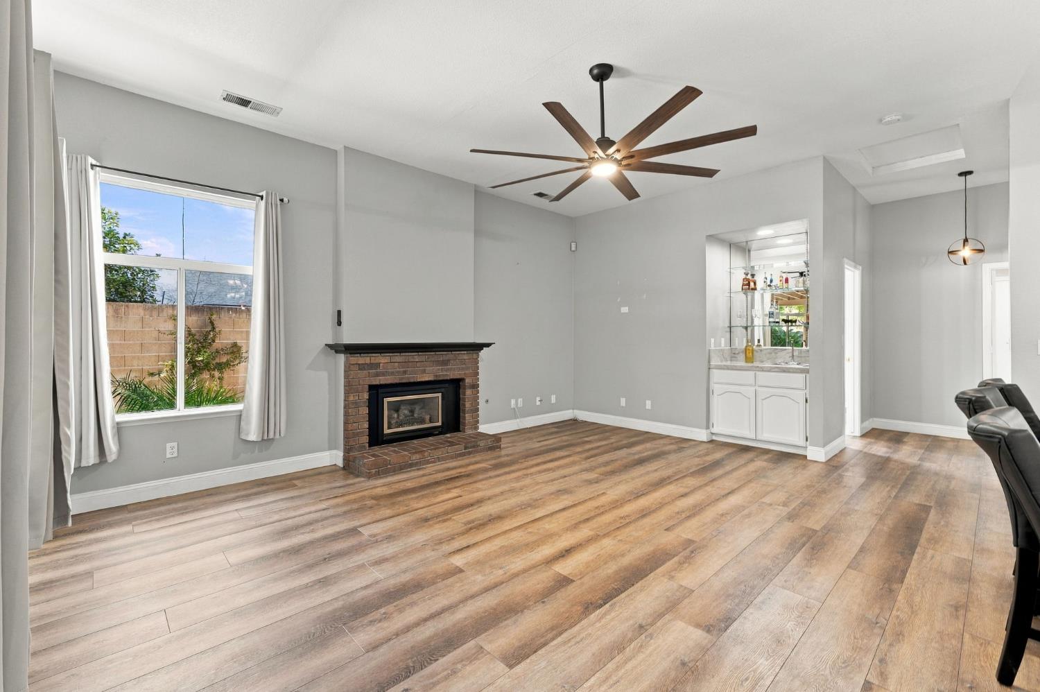 2074 Calimyrna Ave, Clovis, CA 93611