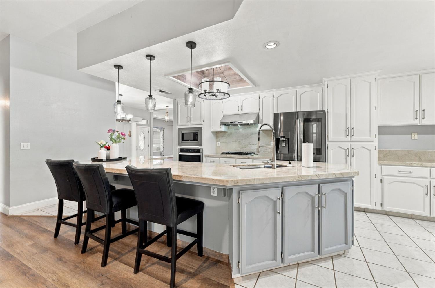 2074 Calimyrna Ave, Clovis, CA 93611