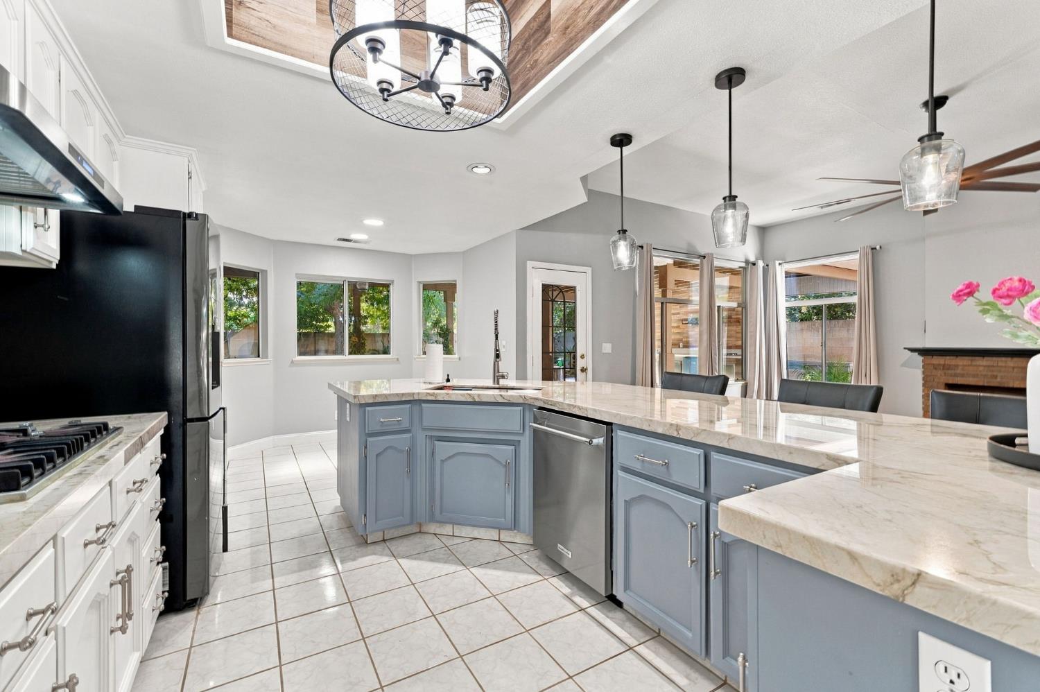 2074 Calimyrna Ave, Clovis, CA 93611