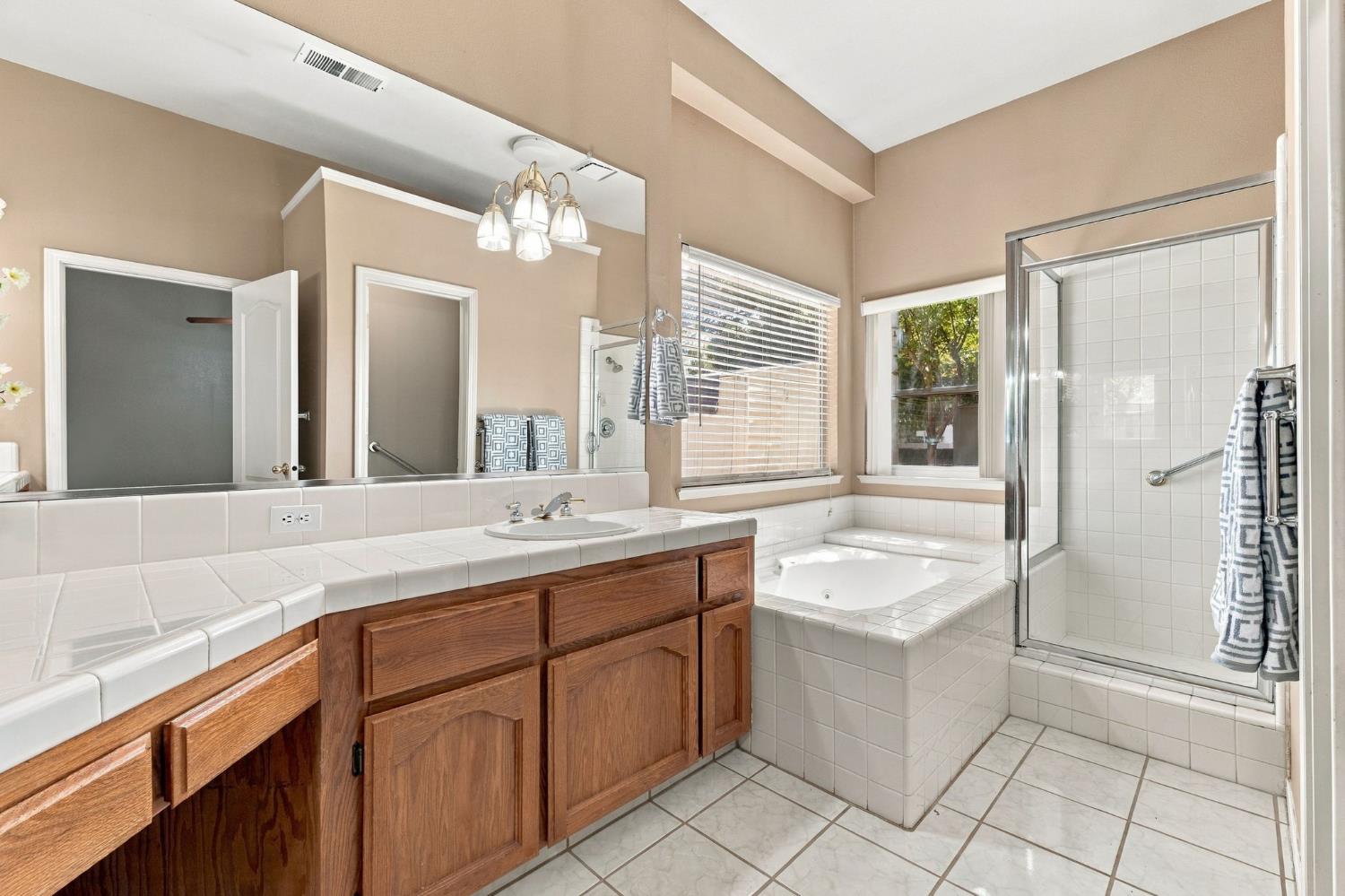 2074 Calimyrna Ave, Clovis, CA 93611