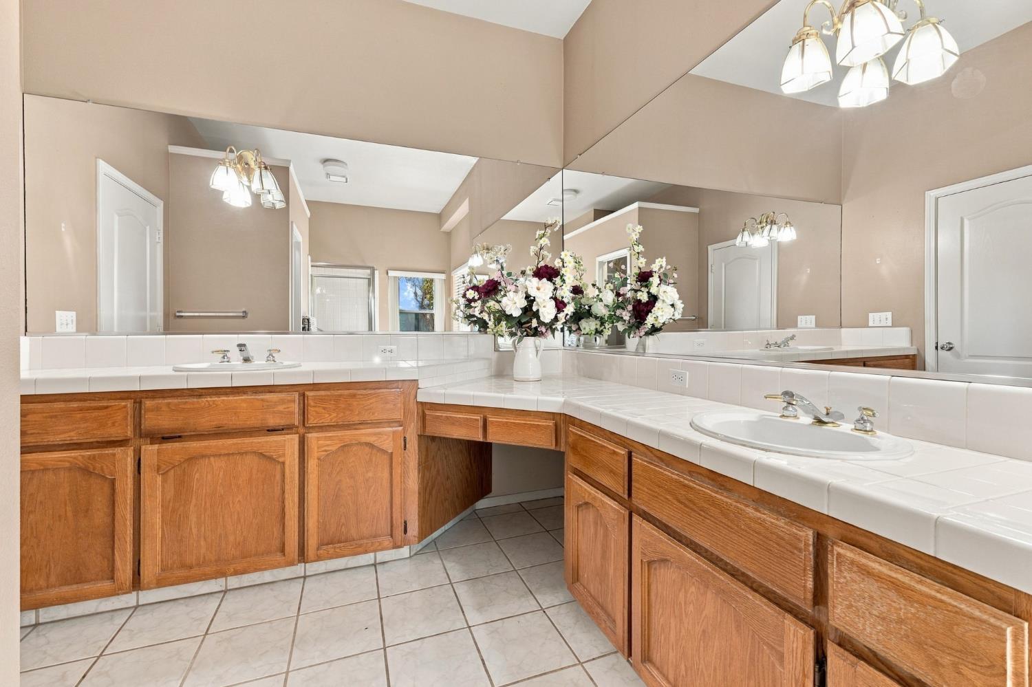 2074 Calimyrna Ave, Clovis, CA 93611