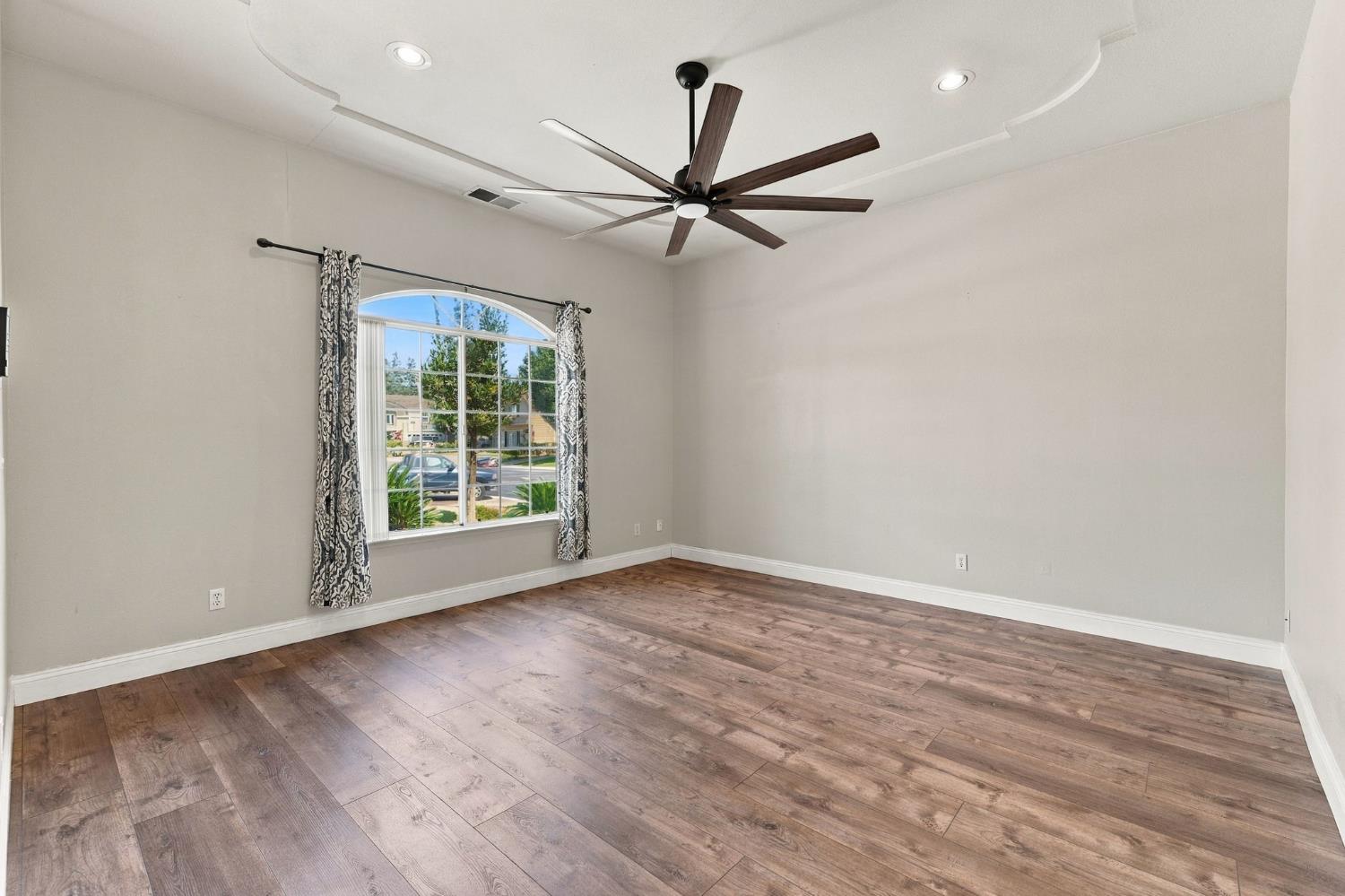 2074 Calimyrna Ave, Clovis, CA 93611