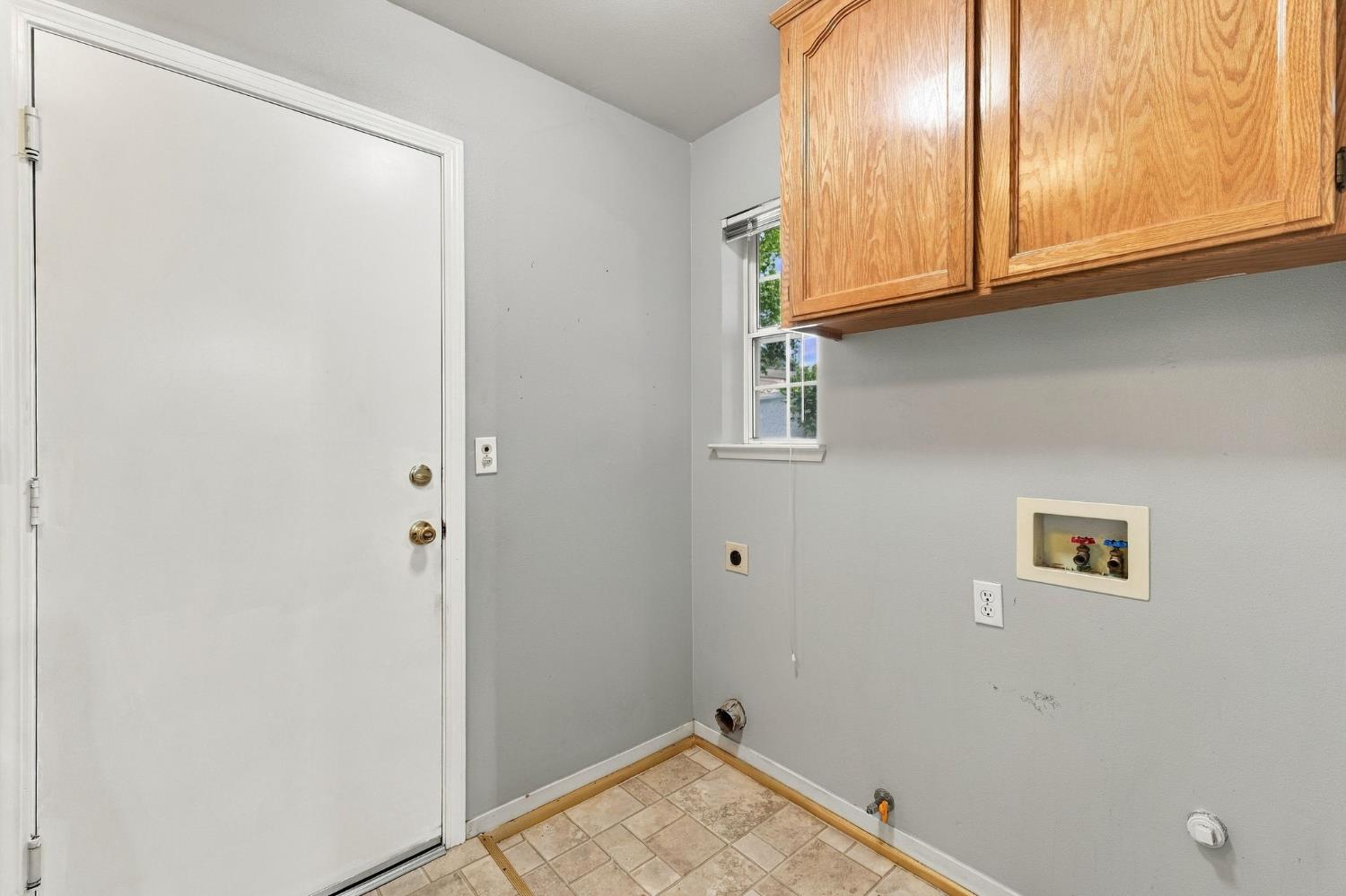 2074 Calimyrna Ave, Clovis, CA 93611