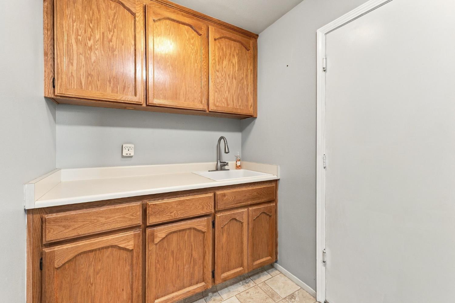 2074 Calimyrna Ave, Clovis, CA 93611