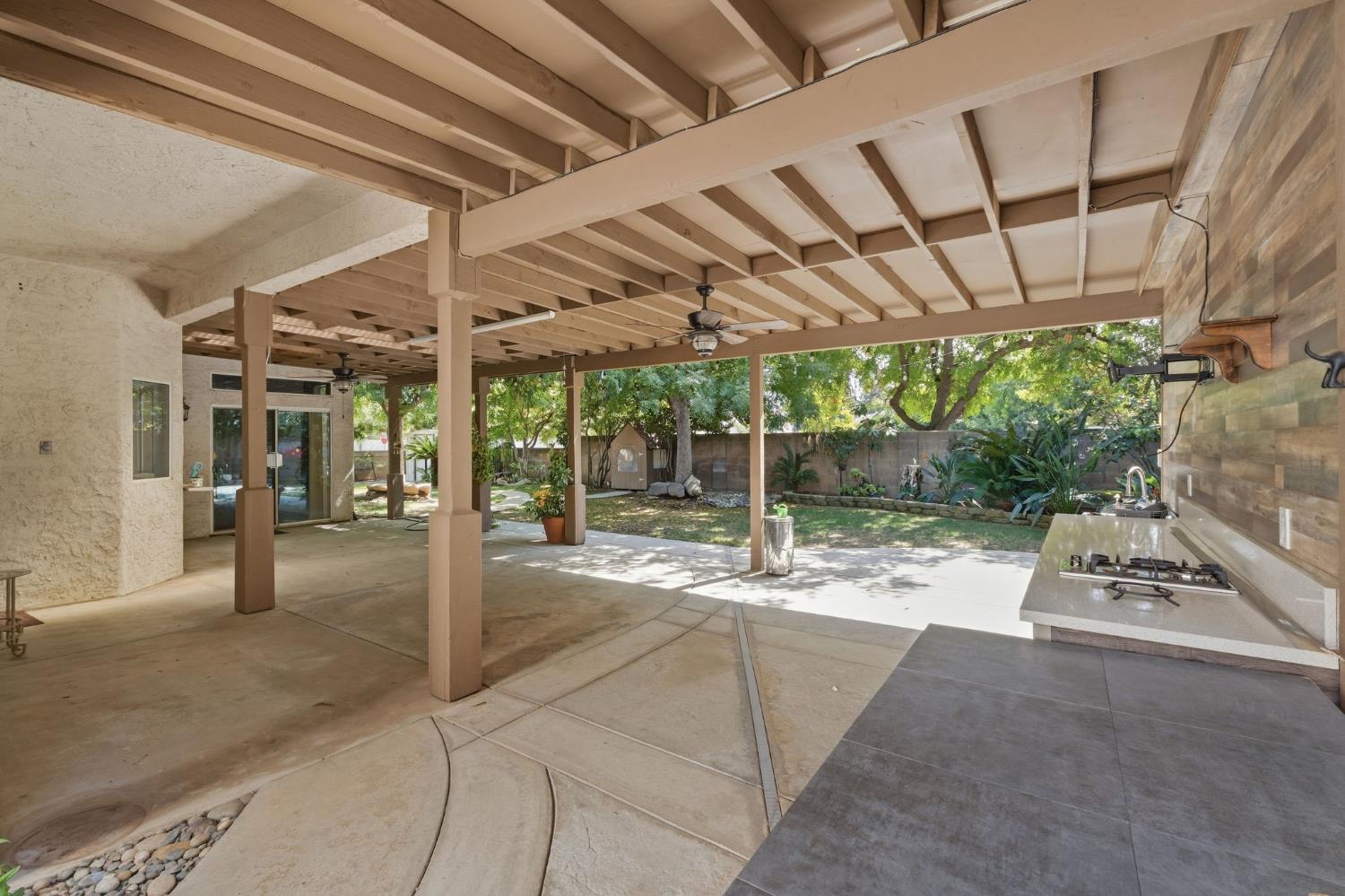2074 Calimyrna Ave, Clovis, CA 93611