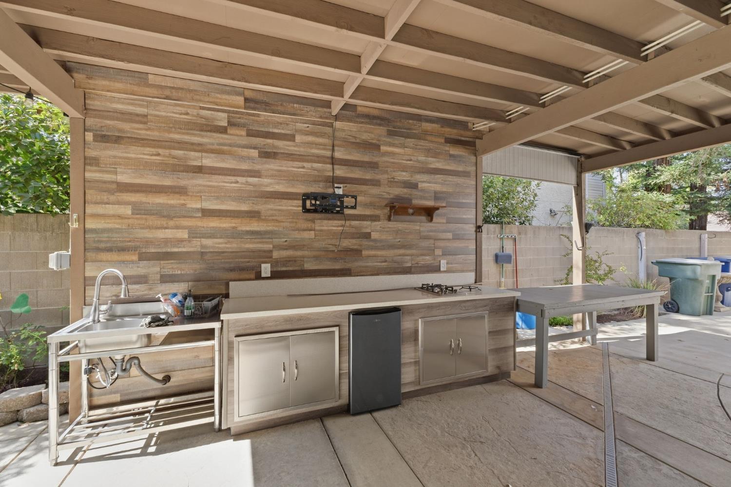 2074 Calimyrna Ave, Clovis, CA 93611