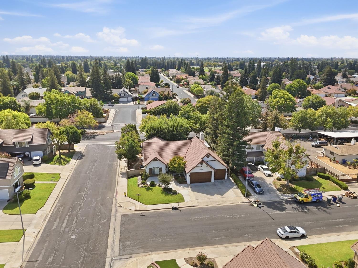 2074 Calimyrna Ave, Clovis, CA 93611