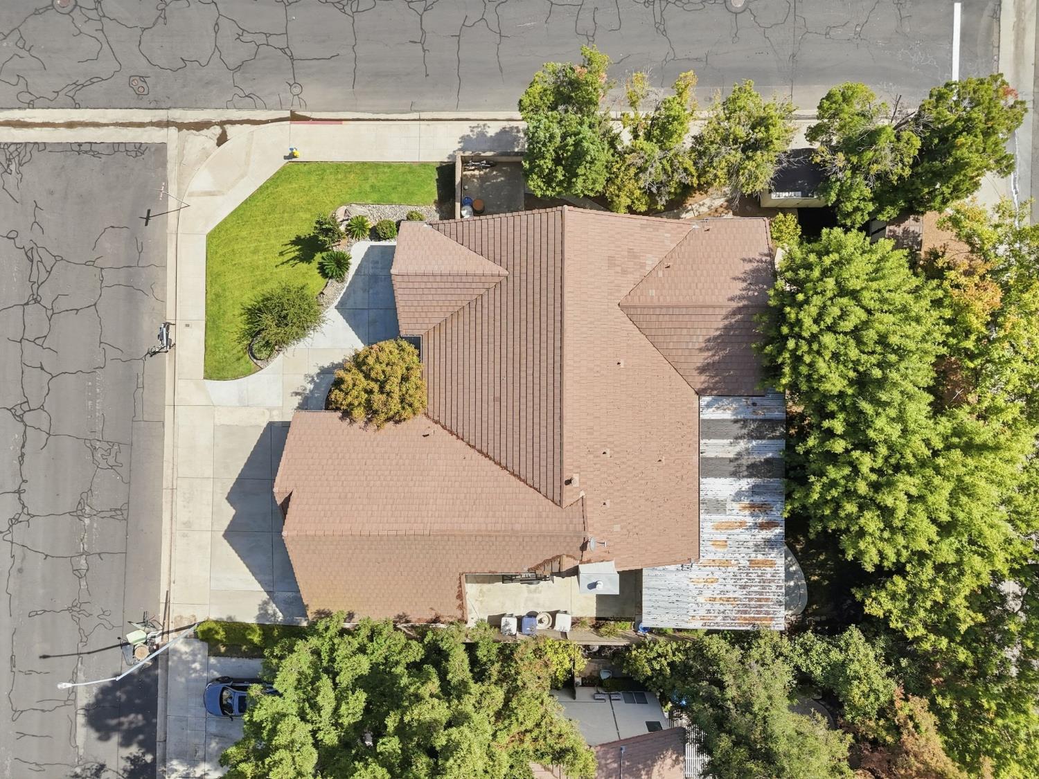 2074 Calimyrna Ave, Clovis, CA 93611