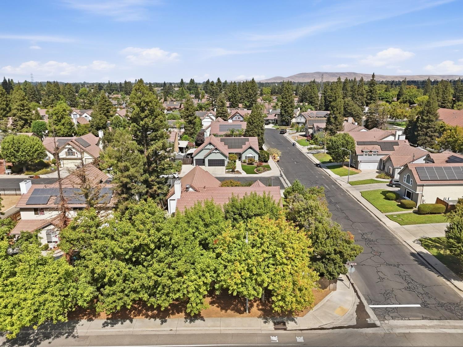 2074 Calimyrna Ave, Clovis, CA 93611