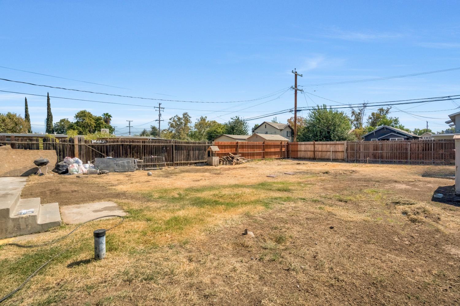 2258 E Clay Ave, Fresno, CA 93701