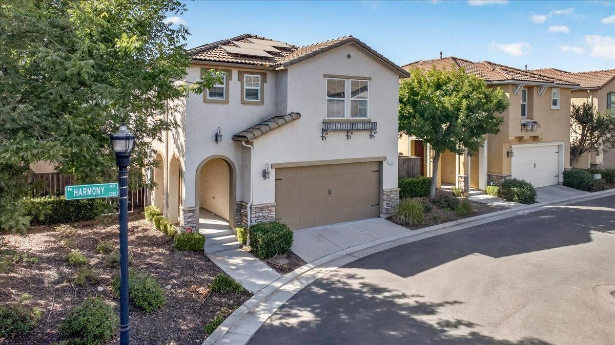 7003 N Harmony Dr, Fresno, CA 93711