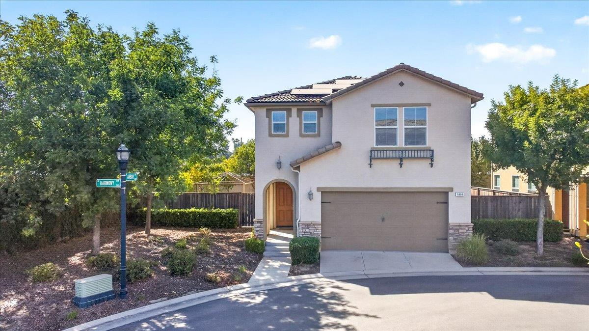 7003 N Harmony Dr, Fresno, CA 93711