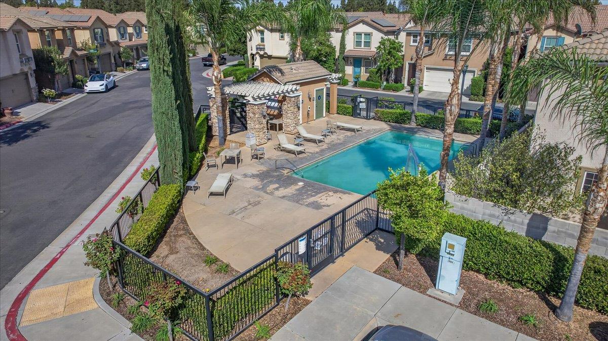7003 N Harmony Dr, Fresno, CA 93711