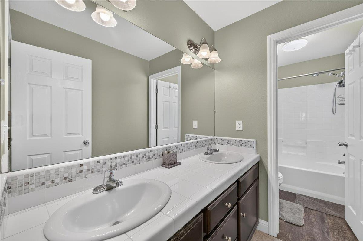 7003 N Harmony Dr, Fresno, CA 93711