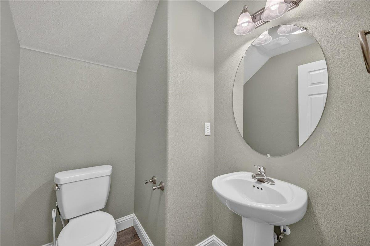 7003 N Harmony Dr, Fresno, CA 93711