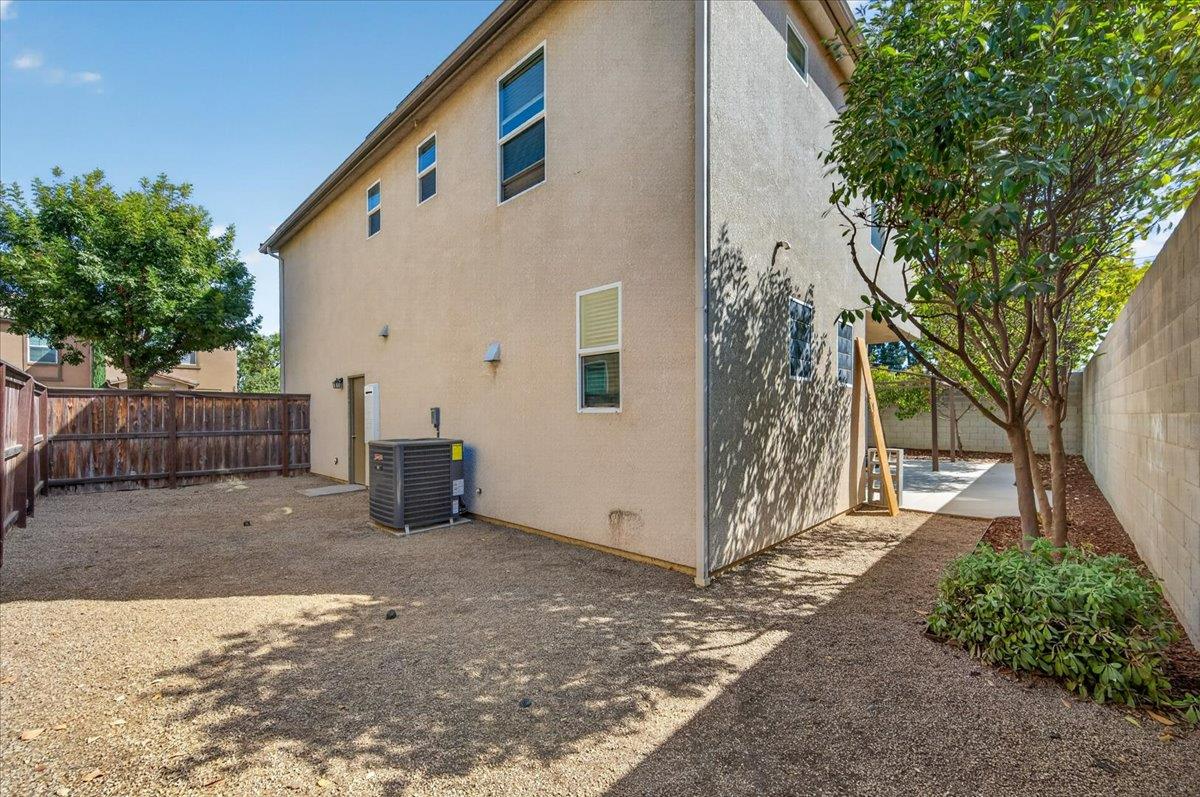 7003 N Harmony Dr, Fresno, CA 93711