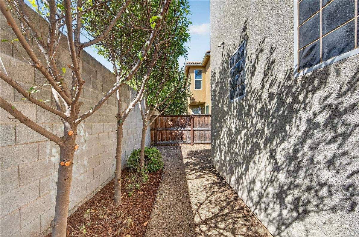 7003 N Harmony Dr, Fresno, CA 93711