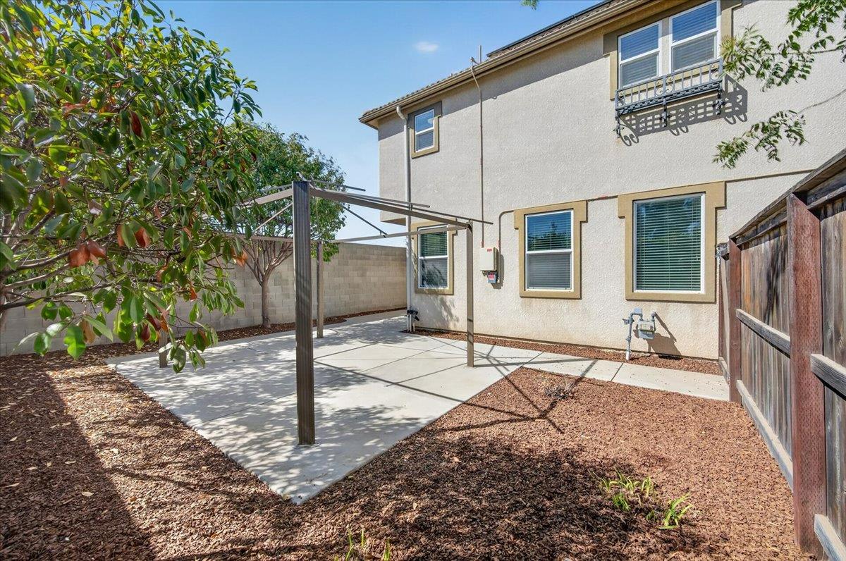 7003 N Harmony Dr, Fresno, CA 93711